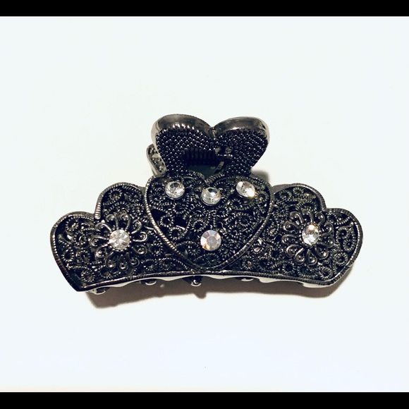 Heart ❤️ hair clip main image 4